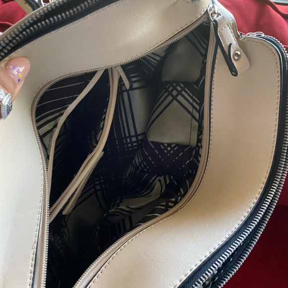 London Fog Large multi compartment ivory purse - Picture 2 of 5